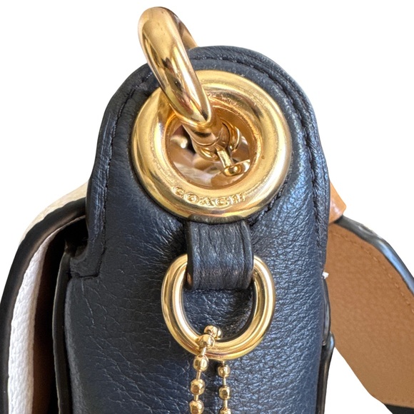 COACH x MARVEL Limited Ed. Jes Messenger With Carol Danvers - Picture 13 of 16